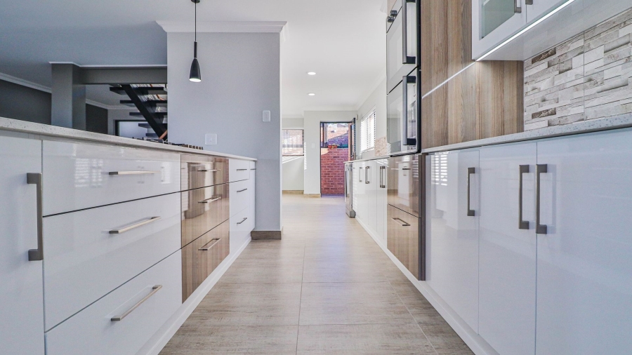 4 Bedroom Property for Sale in Wavecrest Eastern Cape